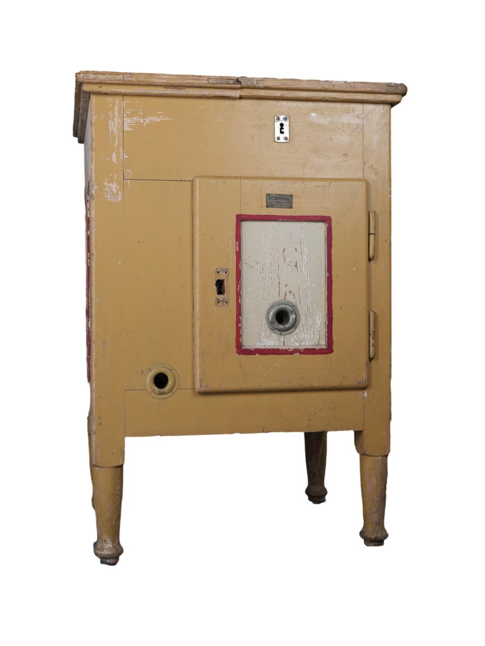 Refrigerator